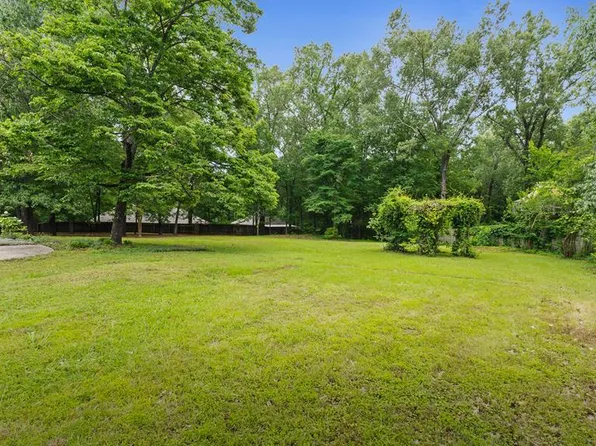 6649 Lakeridge Dr, Texarkana, TX 75503