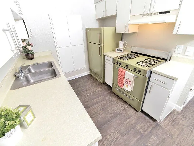 South Point Apartments — Photo 12