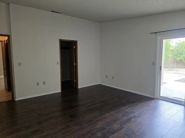 4281 Warwick Ct — Photo 11