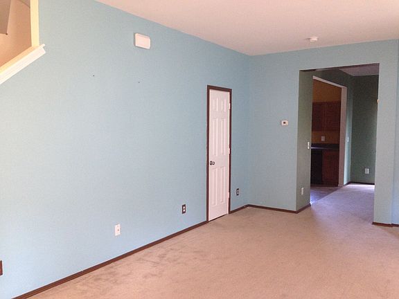 4th image of 944 Willow Creek Dr