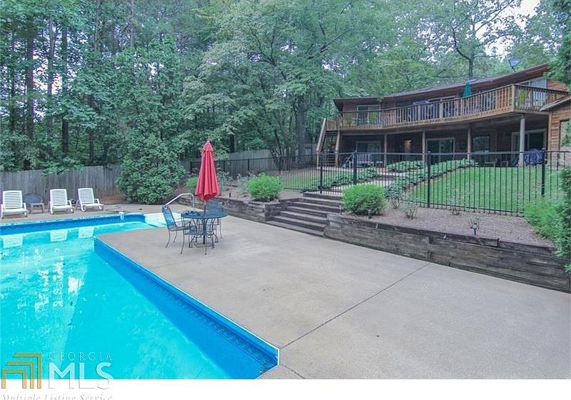1st image of 140 Eastview Dr