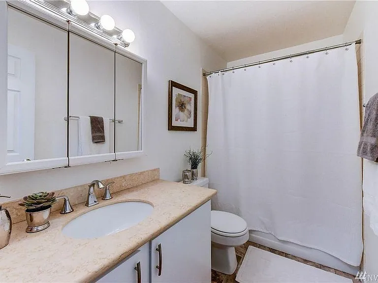 5834 NE 75th St #B301 — Photo 13