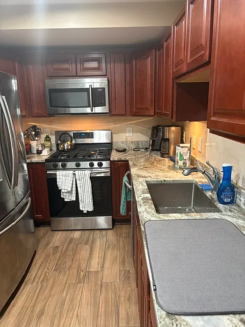 2 bed, 784 sqft, $2,300 — Photo 4