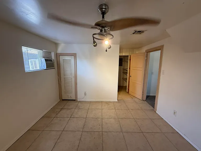 1137-1 E Adelaide Dr — Photo 11