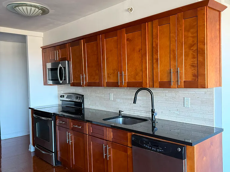 60 Parkway Dr E #15A — Photo 9