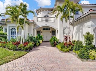 1061 Harbor Ct, Hollywood, FL 33019