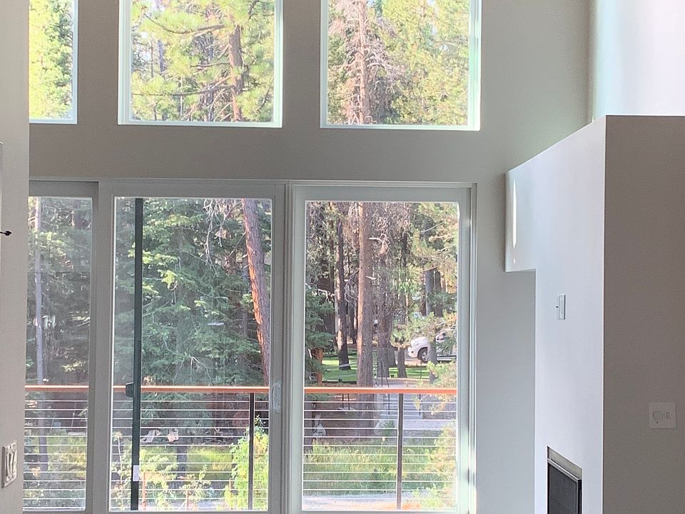 Upper living space with view to outside deck