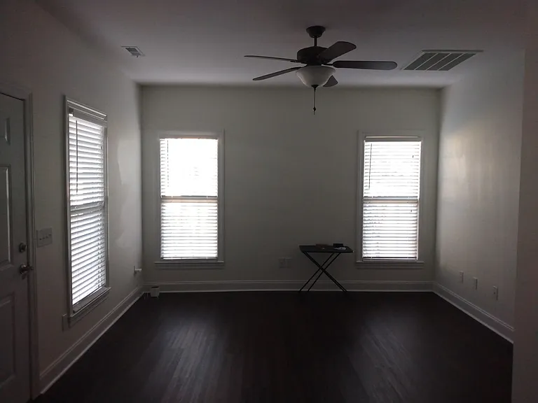 147 Greenlawn Dr NE — Photo 4