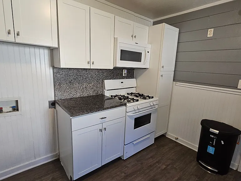 2620 N Elm St — Photo 11