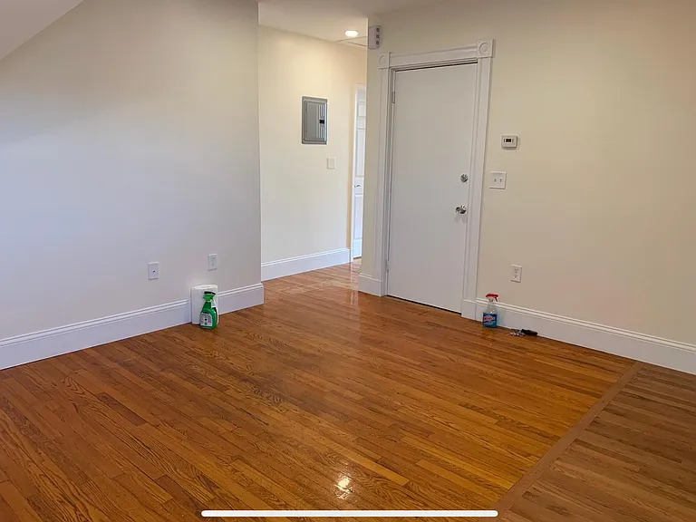 8 Westminster Ave #3 — Photo 8