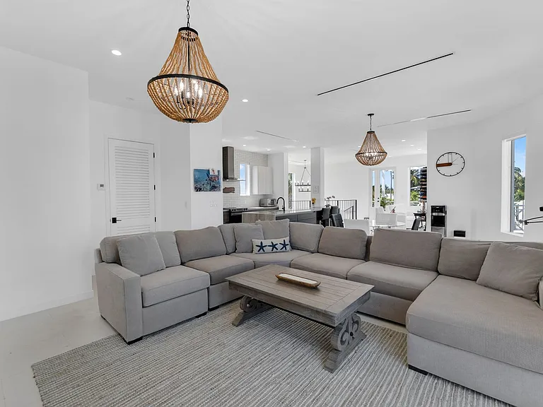 317 E Seaview Cir — Photo 30