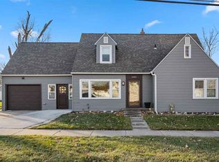 1904 2nd St SW, Cedar Rapids, IA 52404