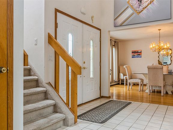 3rd image of 4 Crystal Hill Ct