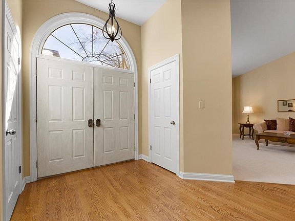 3rd image of 731 Fairfield Lake Dr