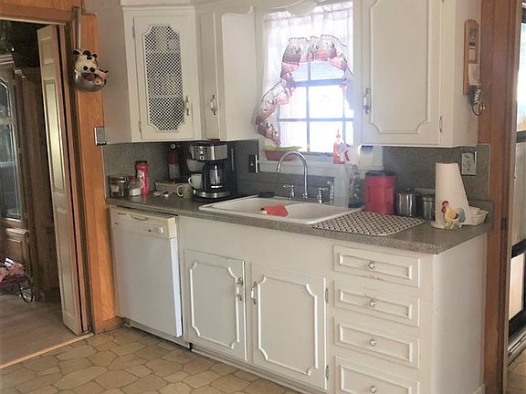 3rd image of 827 Summit Dr