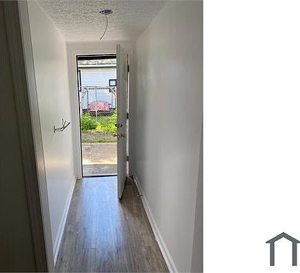 5th image of 2240 W 53rd St