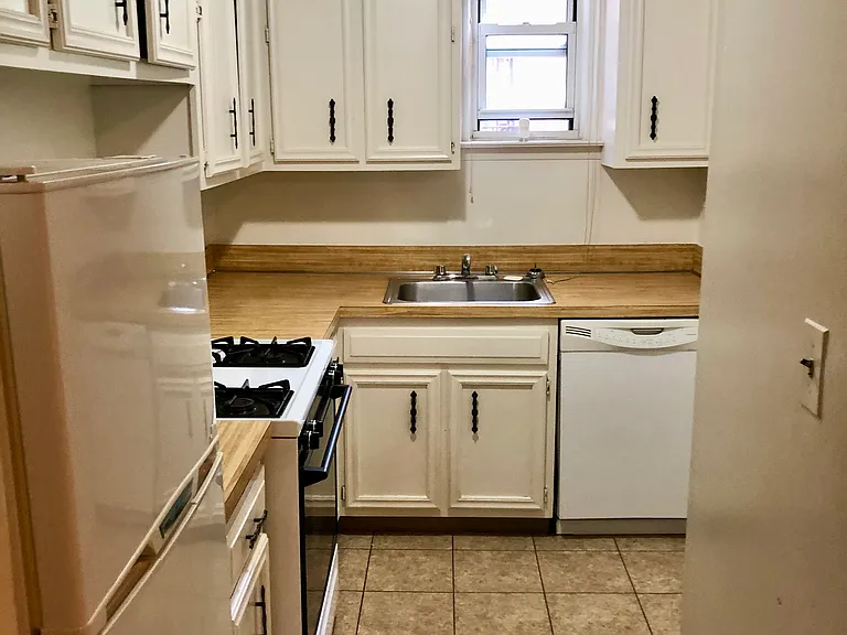4430 Douglaston Pkwy #3B — Photo 11