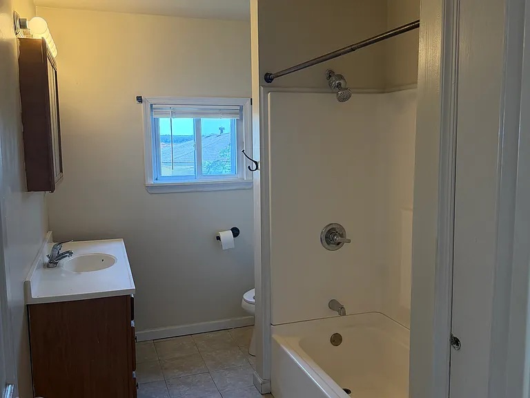 722 W Diamond Ave #2 — Photo 4