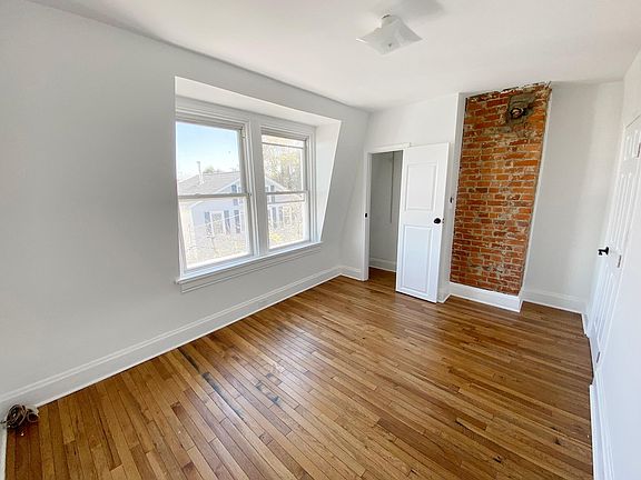 2nd image of 1137 Fuller St #3