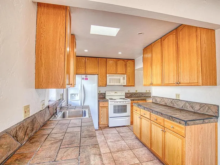 1304 E Linden St #1 — Photo 33