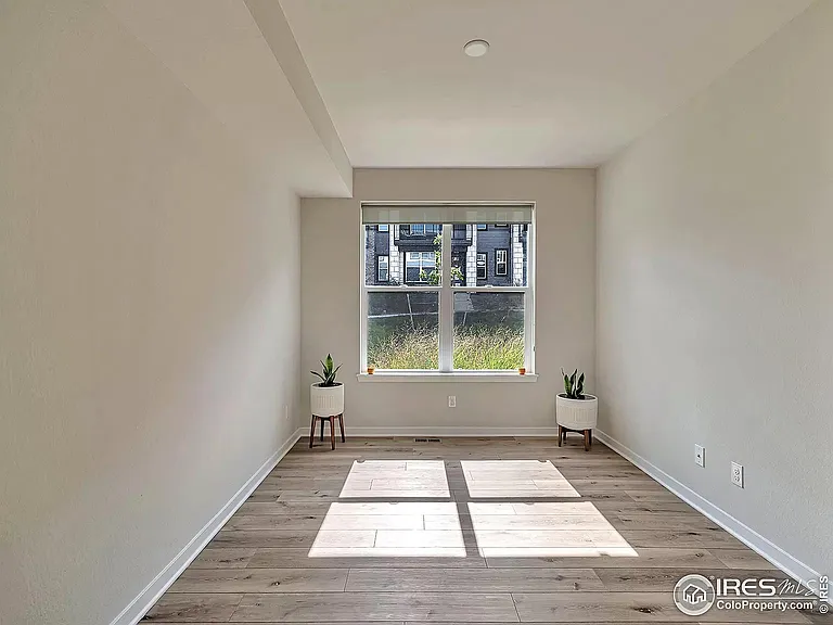 526 Meridian Ln — Photo 7