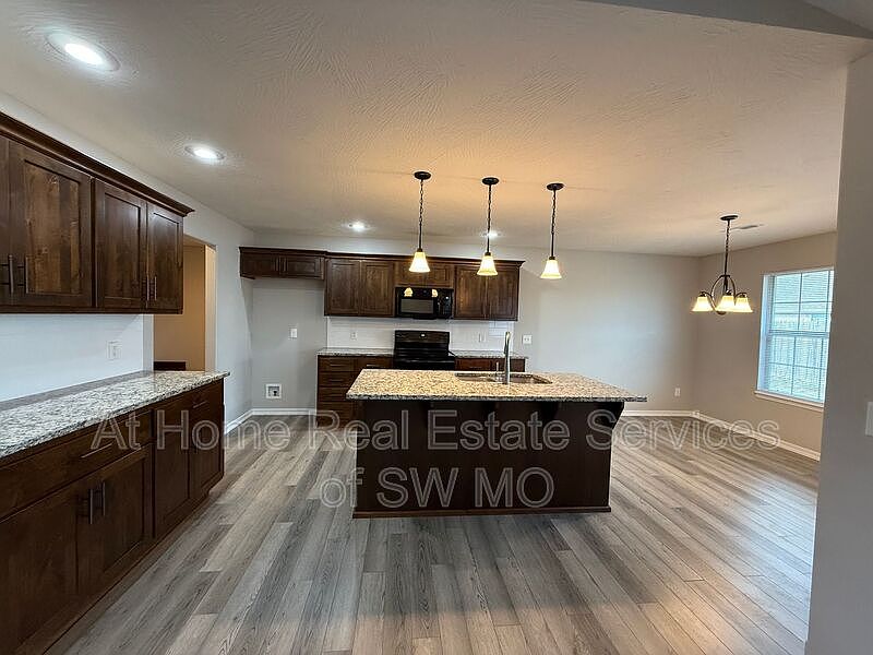 2nd image of 5593 W Pecan St