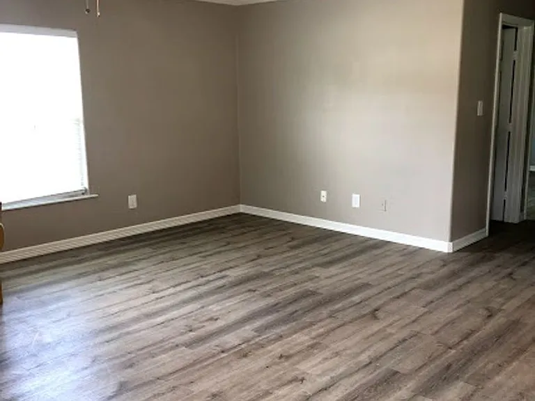 166 Varsity Dr — Photo 12