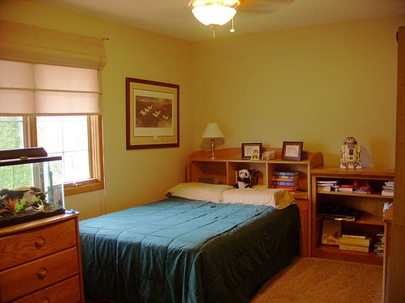 5th image of 431 Saint Clair Ave