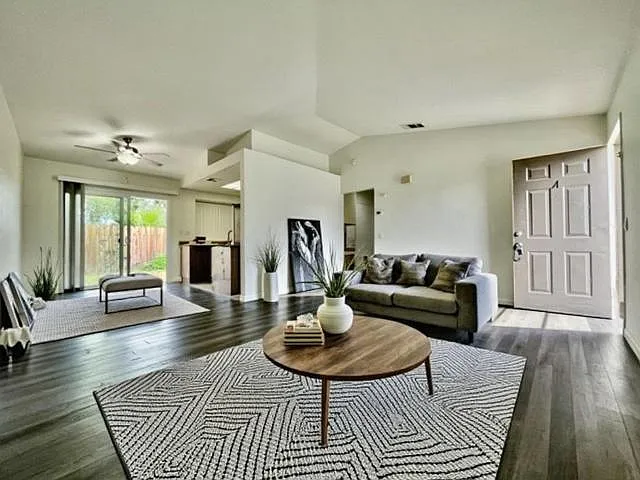 2 bed, $2,195 — Photo 2