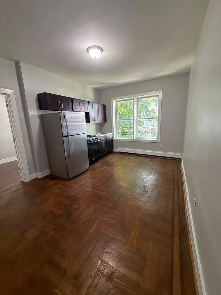 902 Bergen St — Photo 3