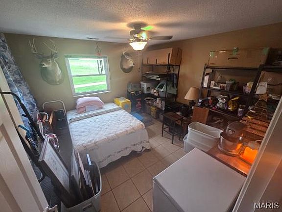 5th image of 18468 Lakeview Cir #101
