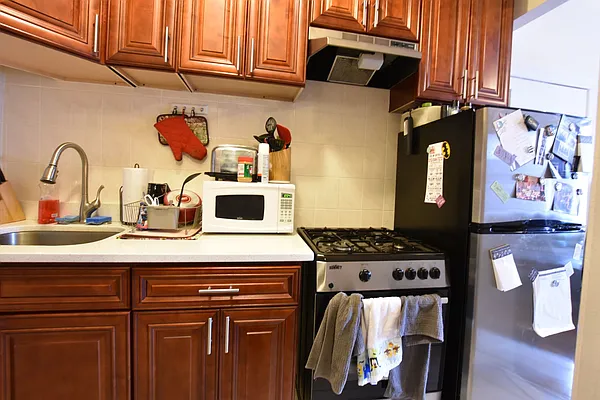 Rented by Clove Realty LLC | media 2