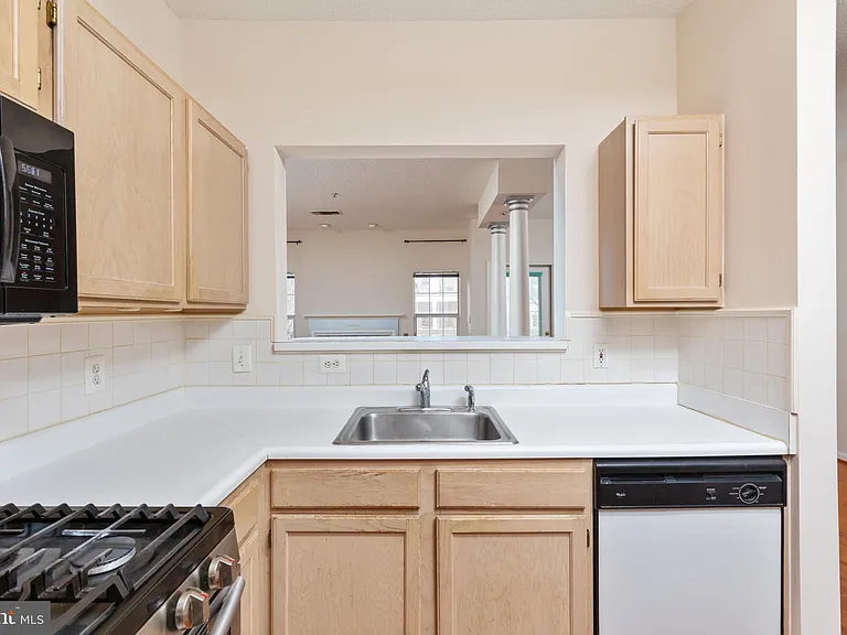 1705 Lake Shore Crest Dr #25 — Photo 8