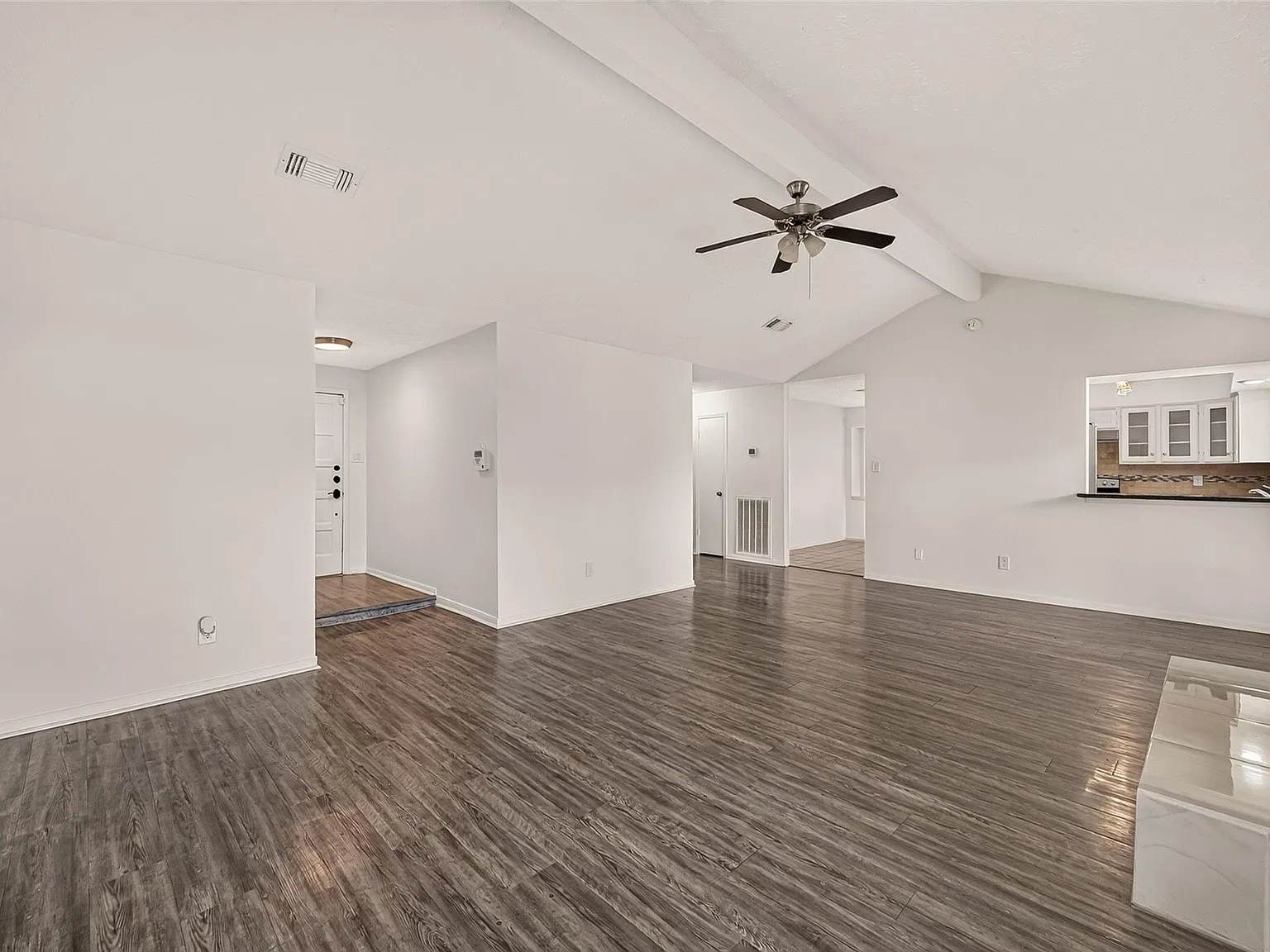 4 bed, 2.0 bath, 1746 sqft, $2,300 — Photo 3