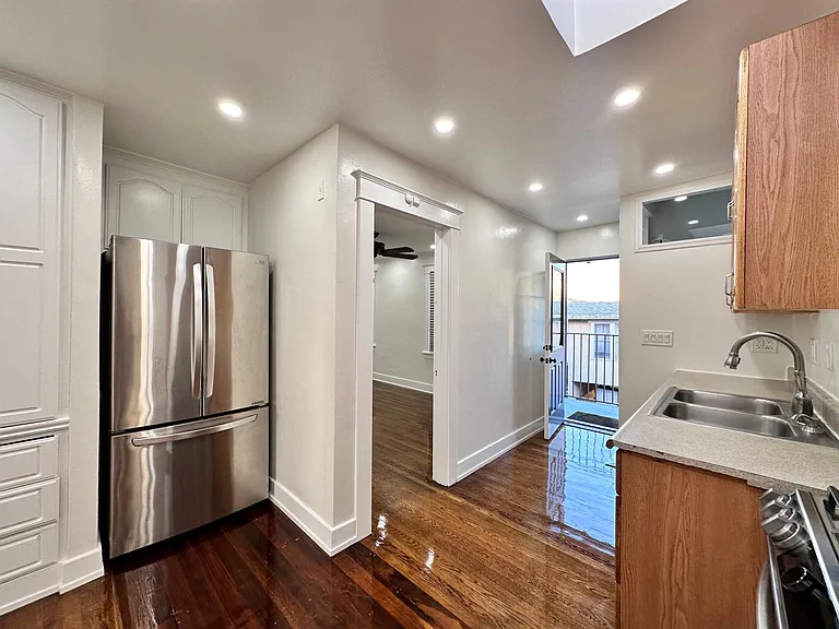 242 1/2 Coronado Ave — Photo 15