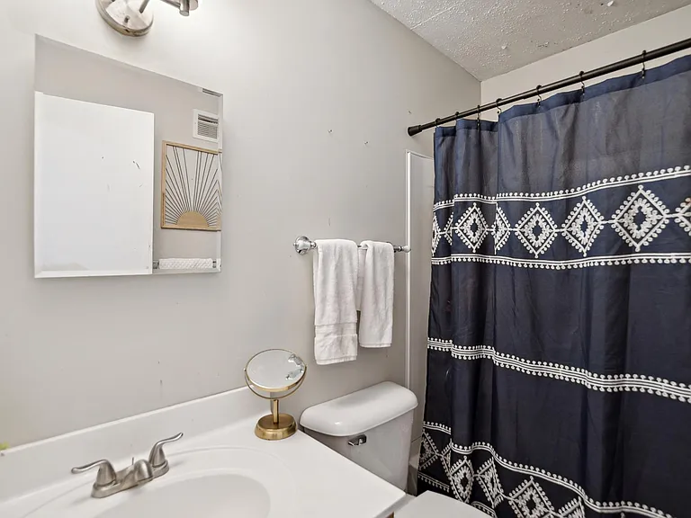9065 Elmhurst Ave — Photo 13