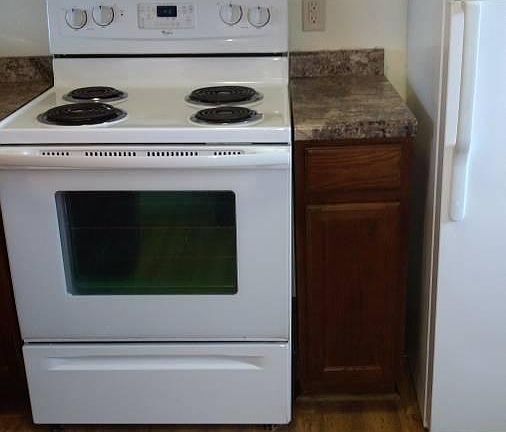 2nd image of 1059 Green Bay St