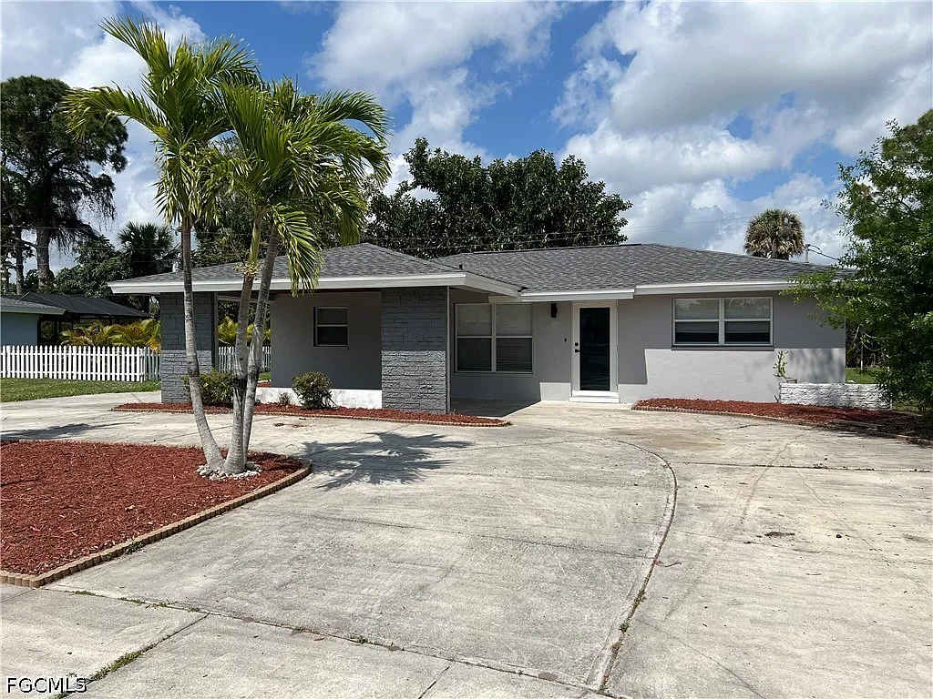 2 bed, 1.0 bath, 1210 sqft, $1,650 — Photo 1