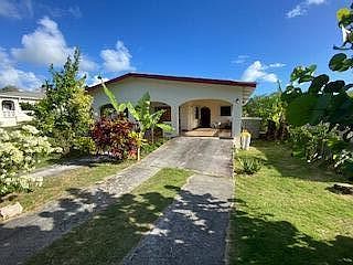 3rd image of 589 Strawberry Hill QU