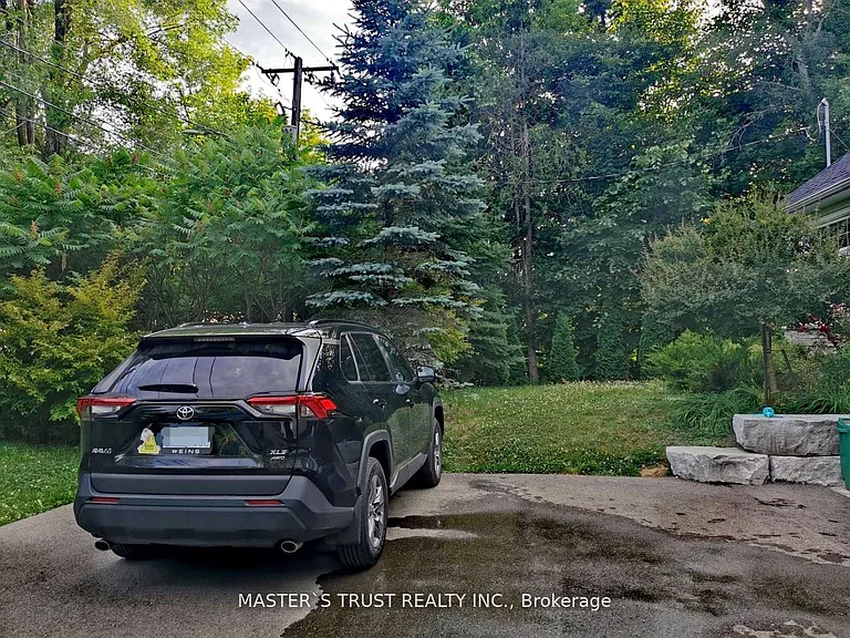 720B Wellington St W — Photo 10