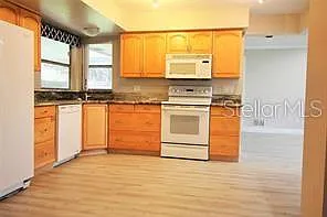 3 bed, 2.0 bath, 1613 sqft, $2,575 — Photo 2