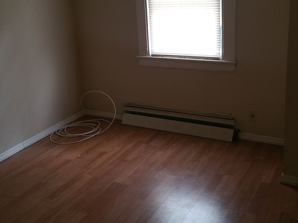 1st image of 122 Northfield Ave #1