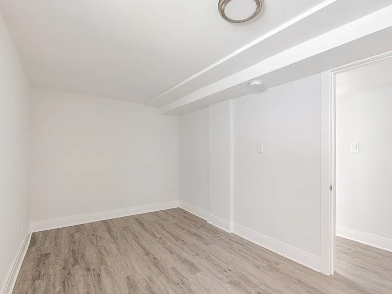 2252 N Lawndale Ave #1 — Photo 14
