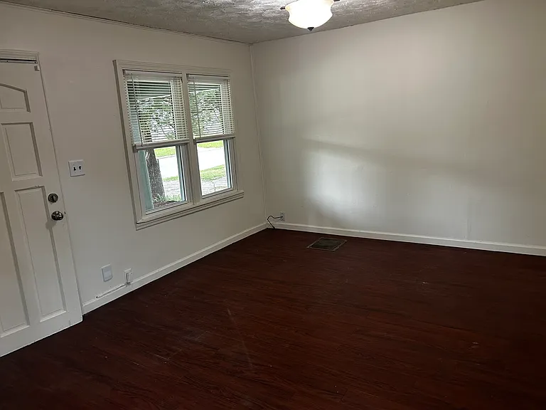 804 NE Oakland Ave — Photo 4