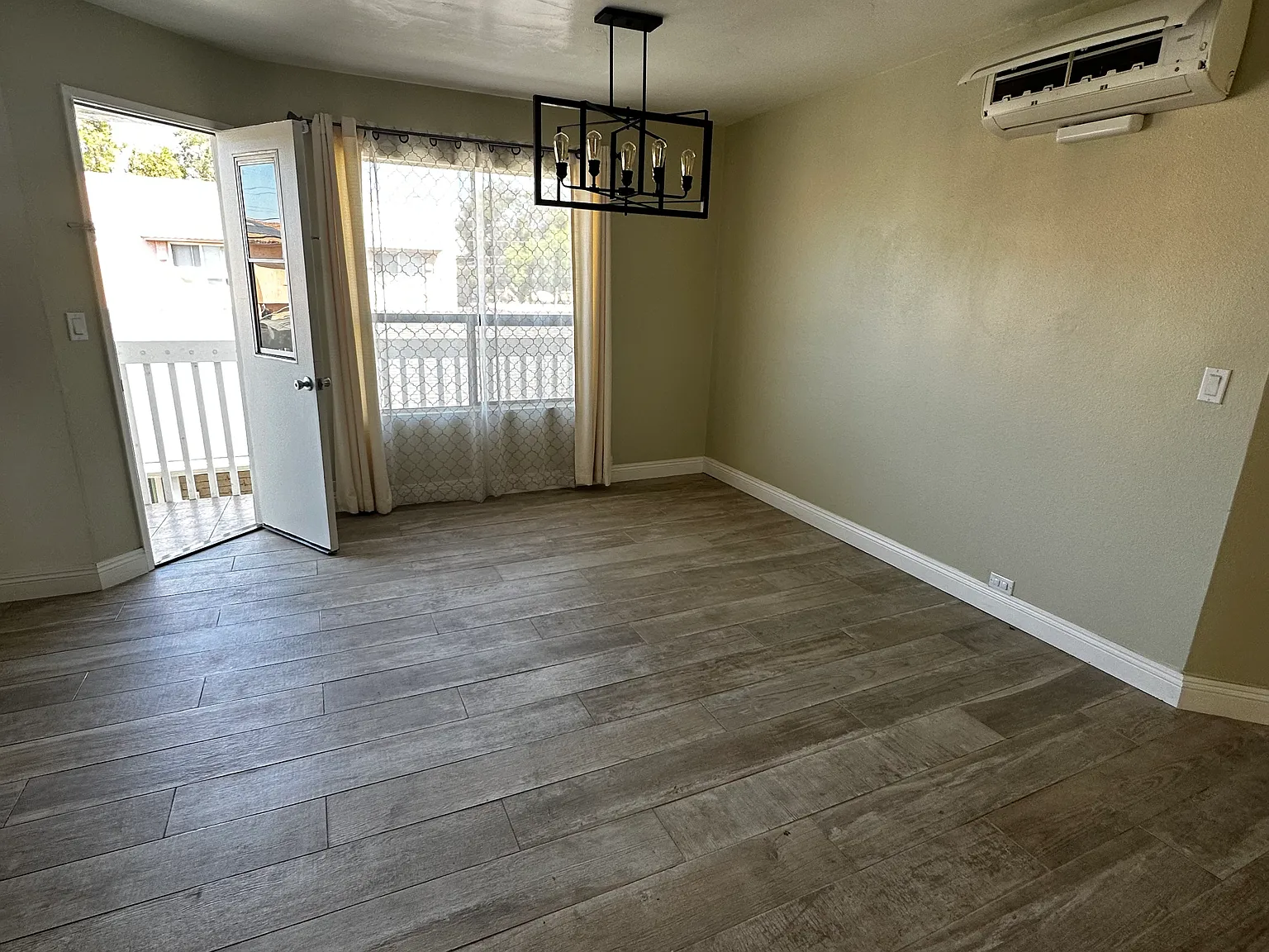 1 bed, 800 sqft, $2,200 — Photo 1
