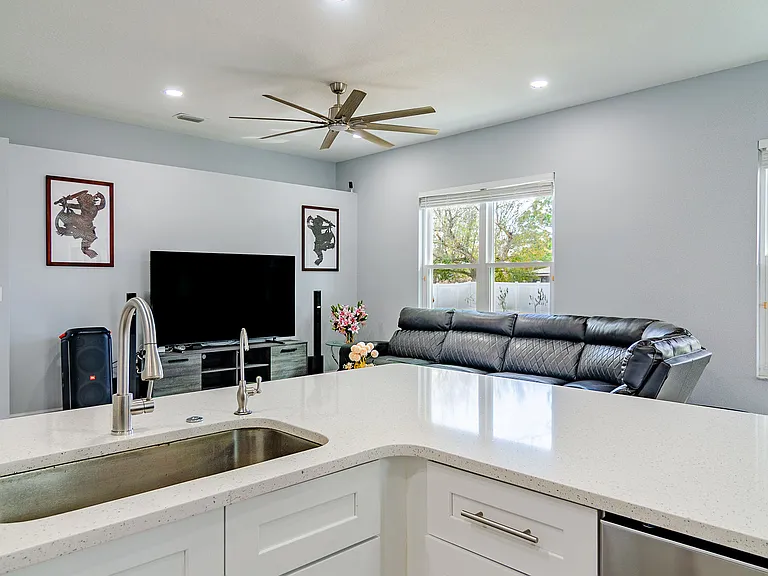 868 Huntington St NE — Photo 12