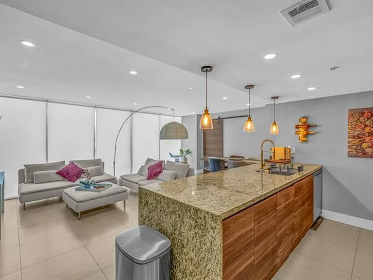 7601 E Treasure Dr #416 — Photo 1