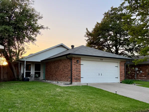 759 Meadowcreek Ct, Garland, TX 75043