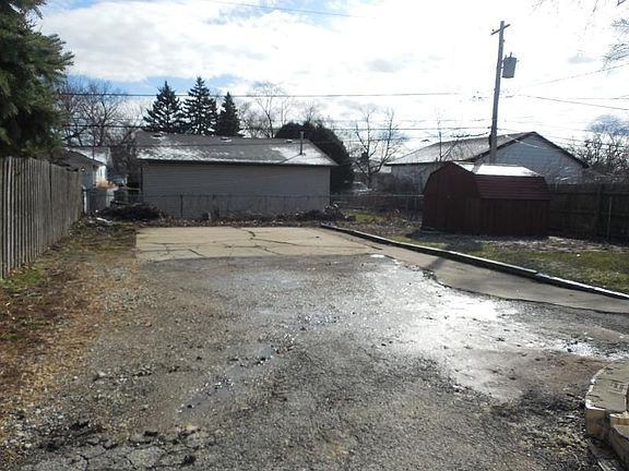 3rd image of 365 Ash Ave