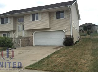 4011 Fieldcrest Dr, Sioux City, IA 51103